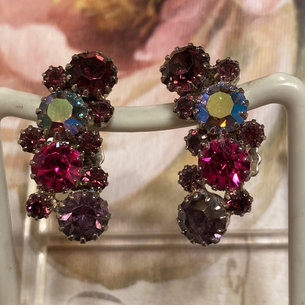 Vintage Karu Arke, Inc glittering rhinestone brooch & clip earrings - Picture 6 of 13
